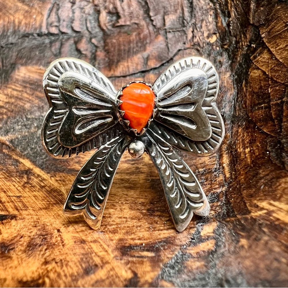 925 Sterling Silver Spiny Oyster Bow Ring Size 7.25 Southwest Jewelry